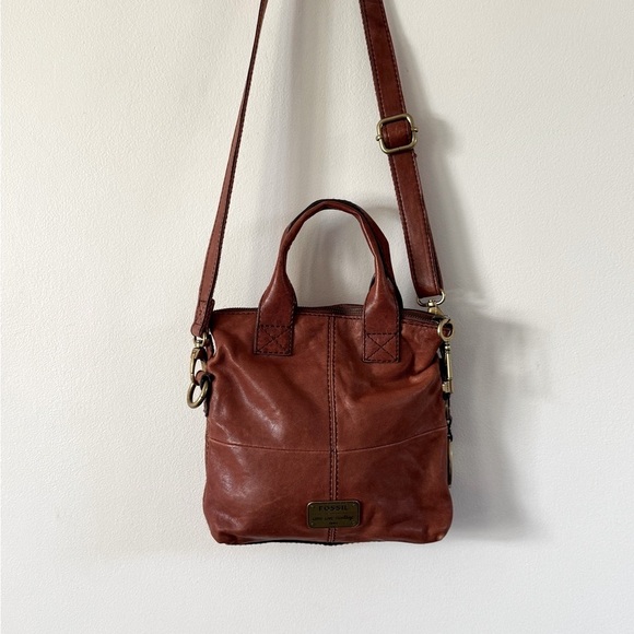 Fossil Explorer Leather Tote Crossbody Bag - Picture 8 of 10